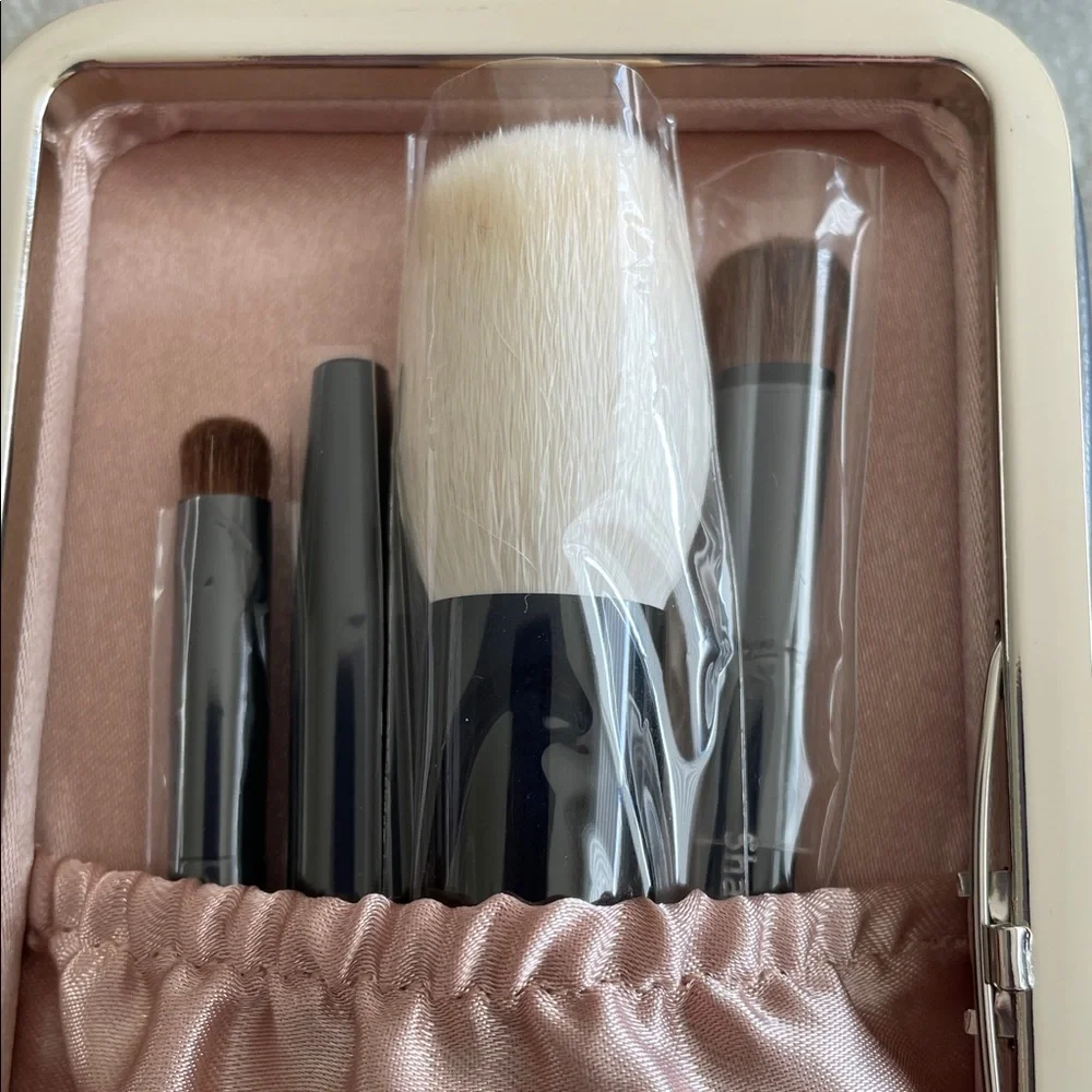 NWB BOBBI BROWN Caviar and Oyster Mini Brush Collection O/S